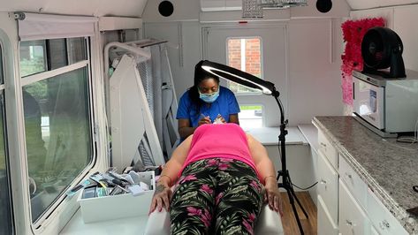 Mobile Lash Trailer, Mobile Spa Trailer, Mobile Facial Business, Mobile Spa Bus, Mobile Facial Spa Ideas, Mobile Spa Ideas, Spa On Wheels, Mobile Lash Van, Mobile Spa Truck Spas