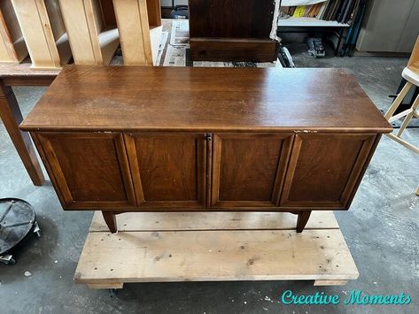 DO you have a cedar chest? What do you use it for? I purchased this cedar chest by Lane (made in Canada by Knetchel Furniture) on a local buy and sell group. I love the simple clean lines and walnut exterior. Cedar Chest Makeover Diy, Cedar Chest Makeover, Vintage Cedar Chest, Lane Cedar Chest, Chest Makeover, Diy Furniture Decor, Cedar Chest, Second Hand Shop, Charity Shop