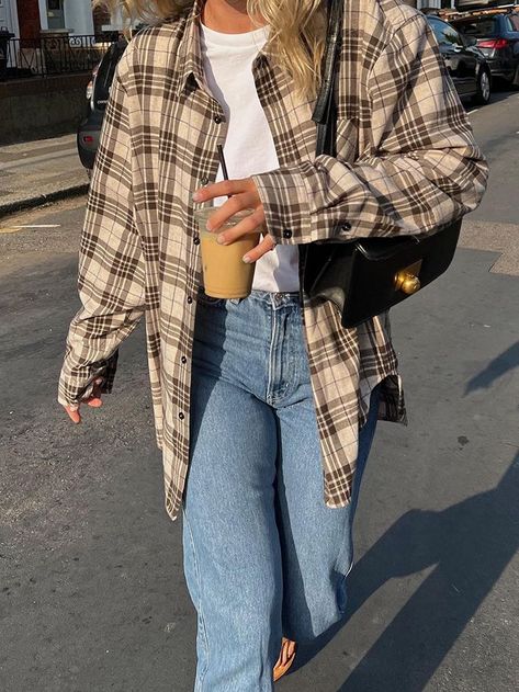 Checked Shirt Outfit, Weekday Jeans, High Fashion Street Style, Fashion Editor, Check Shirt, Looks Style, Fall Shirts, Jeans Brands, Oversized Shirt