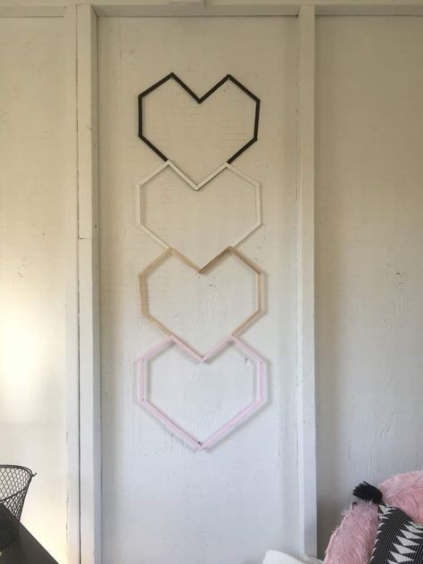 Wall Decor With Popsicle Sticks, Wall Decor Popsicle Sticks, Room Decor With Popsicle Sticks, Diy With Popsicle Sticks Room Decor, Popsicle Design Ideas, Diy Wall Decor For Bedroom Easy Paper, Popsicle Stick Room Decor, Popsicle Stick Wall Decor Craft Ideas, Cool Things To Make With Popsicle Sticks