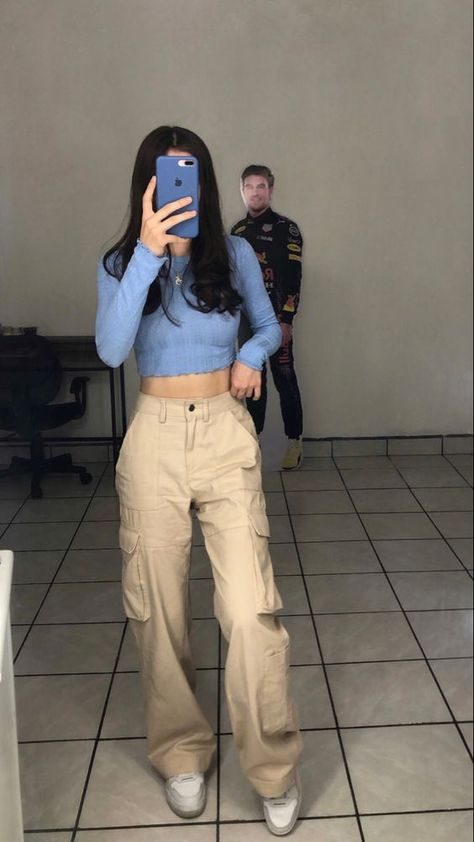 Rate This Cargo pants outfit From ⭐1~10. SAVE & FOLLOW i will update everyweek. Best Cargo Pants Color, Tops For Beige Pants, How To Style A Beige Pants, Tops For Cargo Pants Women, High Rise Cargo Pants Outfit, Tops For Cargo Pants, How To Style Tan Cargo Pants, Cargo Inspo Outfit, Tan Cargo Outfit