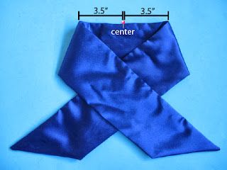 Fabric Bow Tutorial, Bow Tie Tutorial, How To Tie Ribbon, Sewing Tutorials Free, Small Sewing Projects, Bow Pattern, Red Skirt, Fabric Bows, Fabric Strips