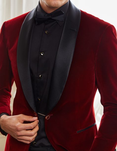 Burgundy Velvet Jacket with Gold Chain Detail Velvet Red Suit Men, Red Velvet Suit Jacket Men, Red Velvet Jacket Mens, Red Velvet Suit Mens, Suits Couture, Velvet Jacket Men, Md Dresses, Couture Menswear, Versace Suit