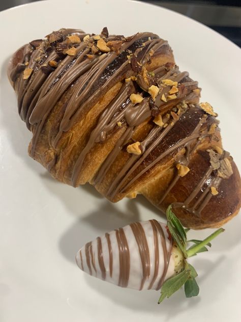 Chocolate Dipped Croissant, Fancy Croissants, Dipped Croissant, Chocolate Croissant Aesthetic, Croissant With Chocolate, Chocolate Croissant Recipe, Croissant Aesthetic, Croissant Chocolate, Best Freeze Dried Food