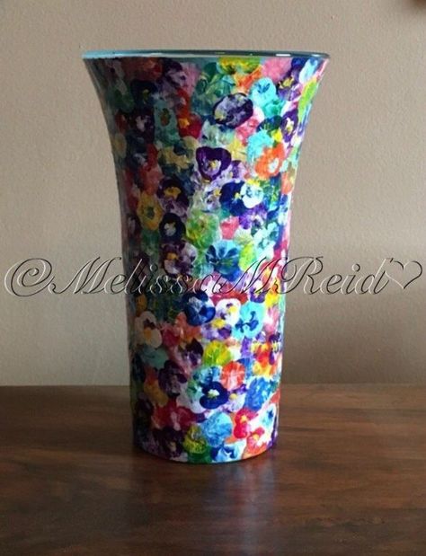 If you have a cheap glass vase lying around, you're gonna want to see this Decorated Vases Diy, Cheap Glass Vases, Dig Gifts, Cheap Vases, Plastic Vase, Unicorn Spit, Diy Unicorn, Decorative Crafts, Bottle Diy