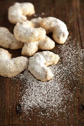 Check out what I found on the Paula Deen Network! Grandma Paul's Sand Tarts http://www.pauladeen.com/grandma-pauls-sand-tarts Sand Tarts, Paula Deen Recipes, Paula Deen, Tart Recipes, Cookies Recipes Christmas, Cookie Desserts, Holiday Cookies, Holiday Baking, Cupcake Cookies