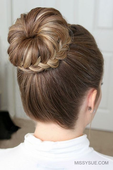 Cute Bun Hairstyles, Easy Trendy Hairstyles, Casual Updo, Hair In A Bun, High Bun Hairstyles, Chignon Bun, French Braid Hairstyles, Braided Ponytail Hairstyles, Trendy Hairstyle