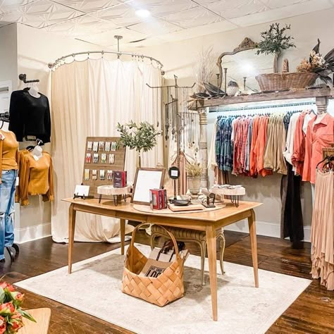 Boutique Displays Clothing, Diy Wood Clothing Rack Display, At Home Clothing Boutique Setup, Boutique Layout Ideas Floor Plans, Setting Up A Boutique, Small Town Boutique Ideas, Consignment Boutique Ideas, Salon Boutique Ideas Interior Design, Boutique Storefront Ideas