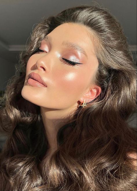 #makeup #makeupinspo #makeupinspiration #makeuplook #makeuplooks #makeupartist #makeupideas #beautymakeup #irridescentmakeup #irridescent #pinkmakeup #nikkimakeup  #rosegold #rosegoldeyeshadow #nudemakeup #glowymakeup #glowyskin #glassskin #glamorousmakeup #naturalglam #glammakeup #nudelip #glossylip Balayage, Rose Gold Makeup Looks, Nikki Makeup, Ball Makeup, Gold Makeup Looks, Bridesmaid Hair Makeup, Rose Gold Makeup, Make Up Inspiration, Natural Glowy Makeup