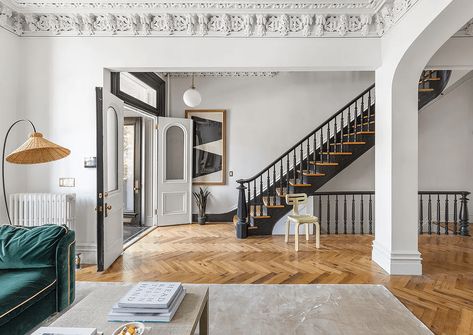 Fort Greene Brownstone With Hot Tub Asks $5.85 Million | Brownstoner Brownstone Parlor Floor, Brownstone Staircase, Brownstone Entryway, Modern Colonial House Interior Design, Brownstone Renovation, Organized Entryway, Brownstone Interiors, Wood Floor Repair, Brownstone Homes