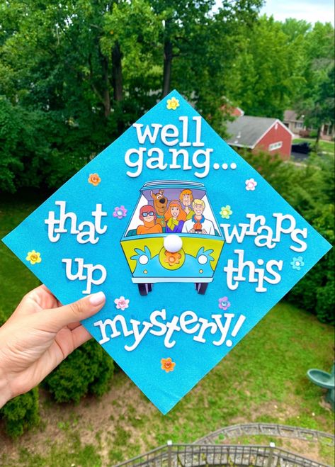 I created my own Scooby Doo inspired graduation cap for my high school graduation in 2020. Cap Decoration Graduation, High School Graduation Cap Designs, Disney Graduation Cap, Funny Graduation Caps, Creative Graduation Caps, Pink Mums, College Grad Cap Ideas, Grad Cap Decorated, Homecoming Freshman