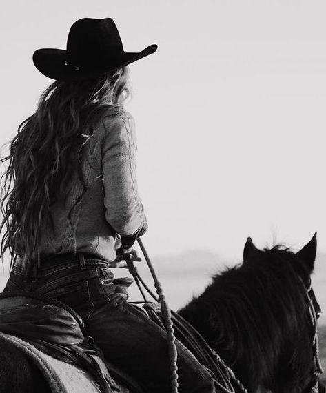 Big Playground, Western Photoshoot Ideas, Horse Photoshoot Ideas, Western Photo Shoots, Cowgirl Photography, Horse Senior Pictures, Cowgirl Photoshoot, Horse Photography Poses, Cowboy Photography