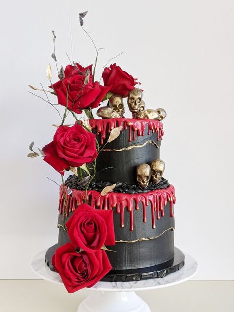 Red roses, gold skulls and red drip Black And Red Marble Cake, Goth Cakes, Red Rose Wedding Cake, Gothic Wedding Cake, Red Drip, Black And Gold Cake, Heart Birthday Cake, One Layer Cakes, 18th Cake