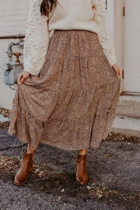 Spring Outfit Women, Skirt And Sweater, Diy Sy, Look Boho Chic, Mode Hippie, Teaching Outfits, Apostolic Fashion, Thrifted Outfits, Wardrobe Inspiration