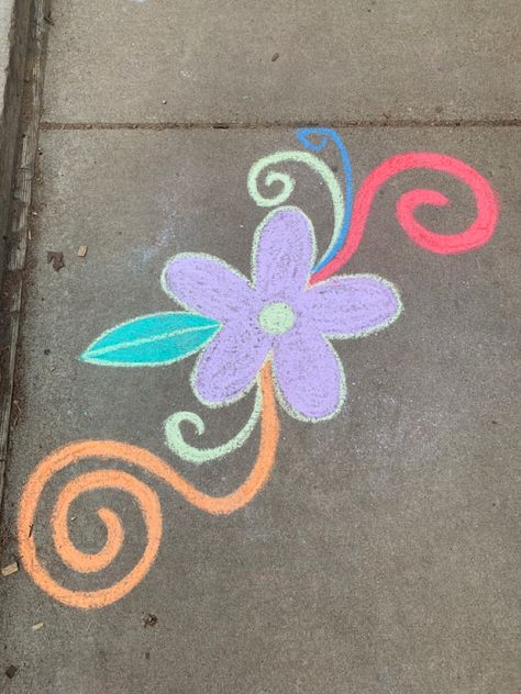 lovely chalk drawings Peace Chalk Art, Chalk Easy Drawings, Beginner Chalk Art, Chalk Art Easy Ideas, Easy Chalk Designs, Things To Do With Chalk, Drawings With Chalk, Cute Summer Chalk Ideas, Simple Chalk Drawings