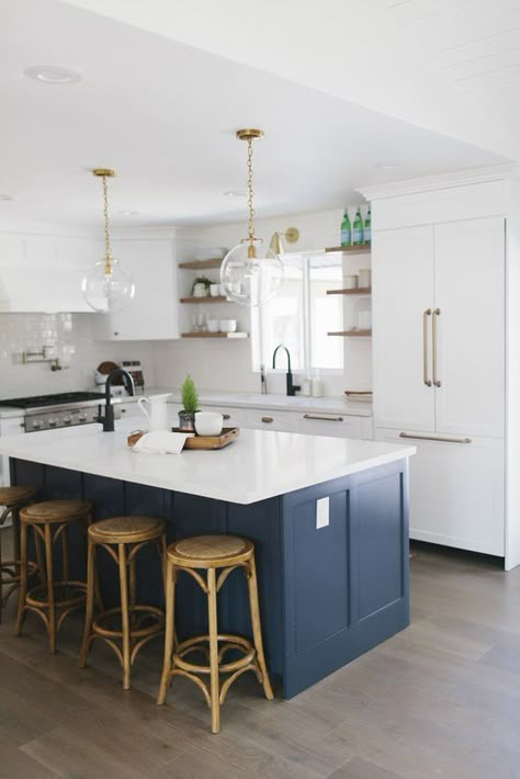 Beautiful white and blue kitchen #bluekitchens #bluedecor #kitchendesign #kitchendecor #kitchenremodel #blueandwhitekitchen European Farmhouse Kitchen, Cabinet Ideas Kitchen, Blue Kitchen Island, Islands Kitchen, Backsplash Patterns, Navy Kitchen, Kitchen Lighting Design, Kabinet Dapur, Blue Kitchen Cabinets