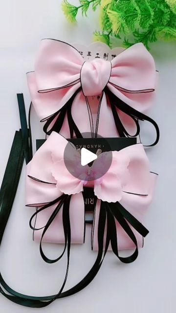 Boutique Hair Bows Diy, Fancy Hair Bows, Hair Bow Video, Boutique Hair Bows, Glitter Eyeshadow, Diy Hair Bows, Diy Bow, Flower Hair Clips, Bow Hair Clips