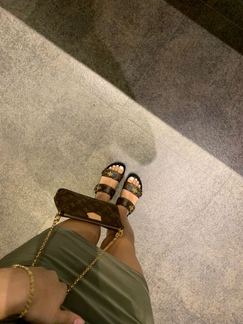 Lv Slides Women, Lv Slides Outfit, Louis Vuitton Slides Outfit, Lv Sandals Outfit, Louis Vuitton Sandals Outfit, Lv Mini Bag, Strappy Sandals Outfit, Lv Sandals, Mule Outfit