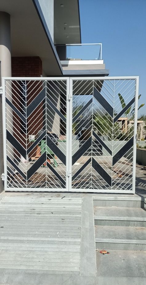 Fabrication Gate Design, Ms Gate Design Modern, Ms Gate Design, Gate Grill Design, Ms Gate, Iron Main Gate Design, Grill Designs, Rooftop Patio Design, Window Grill Design Modern