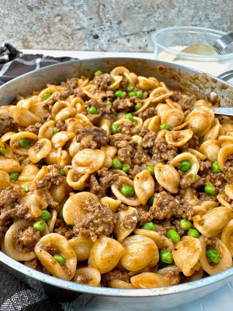 French Onion Beef and Pasta One Pot Pasta Recipes Beef, Pasta With Ground Beef And Peas, French Onion Beef Pasta, French Onion Beef And Noodles Casserole, Meals To Eat With Rice, Dried Beef Recipes Main Dishes, One Pot Minced Beef Recipes, Ground Meat And Pasta Recipes, Beefy Onion Rice