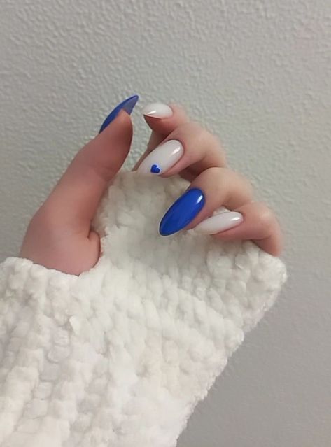 Heart Nails Blue And White, Nail Design With Blue Color, Blue Minimal Nails, Blue White Nails Ideas, Navy Blue Heart Nails, Nail Designs White And Blue, Blue White Nail Art, Blue Almond Nails Ideas, Blue With White Nails