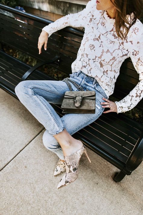 Lace Top Outfit How To Wear A Lace Top, Outfits With Lace Tops, Green Lace Top Outfit, Lace Top Outfit Night, Lace Top Outfit Ideas, Upscale Dinner Outfit, Casual Daytime Outfits, Lace Top Outfit White, Black Lace Top Outfit