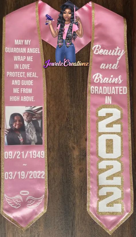 Graduation Sashes Ideas, Class Of 2023 College Graduation, High School Graduation Sash Ideas, College Stole Graduation Ideas, Senior Stole Ideas High Schools, Graduation Sole Design, Grad Stole Ideas High School, Customized Caps Graduation, Graduation Stoles Ideas