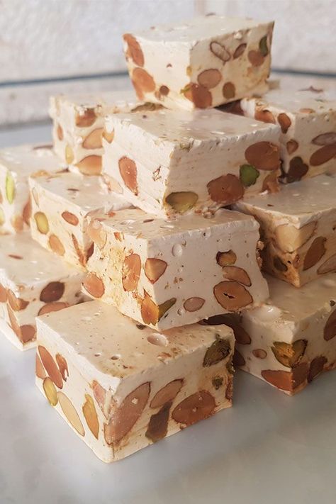 Torrone Recipe, Nougat Recipe, Italian Recipes Dessert, Dessert Aux Fruits, Homemade Sweets, Chocolate Chip Cookie Bars, Candy Recipes Homemade, Christmas Candy Recipes, Think Food