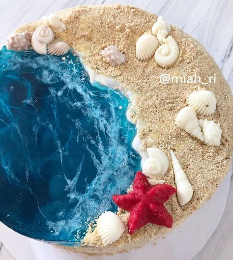 Bakers Are Topping Each Other By Creating Cakes That Look Like Paradise Islands (30 Pics) Water Party Cake, Water Cake Design, Water Themed Cake, Water Cake Ideas, Water Birthday Cake, Water Theme Cake, Beach Cakes Birthday, Cake Decorating Ocean, Cake Ideas Beach