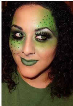 Moss Makeup Looks, Sea Turtle Makeup, Frog Costume Makeup, Turtle Makeup Ideas, Frog Makeup Look, Frog Face Paint, Alien Face Paint, Frog Makeup, Shrek Makeup