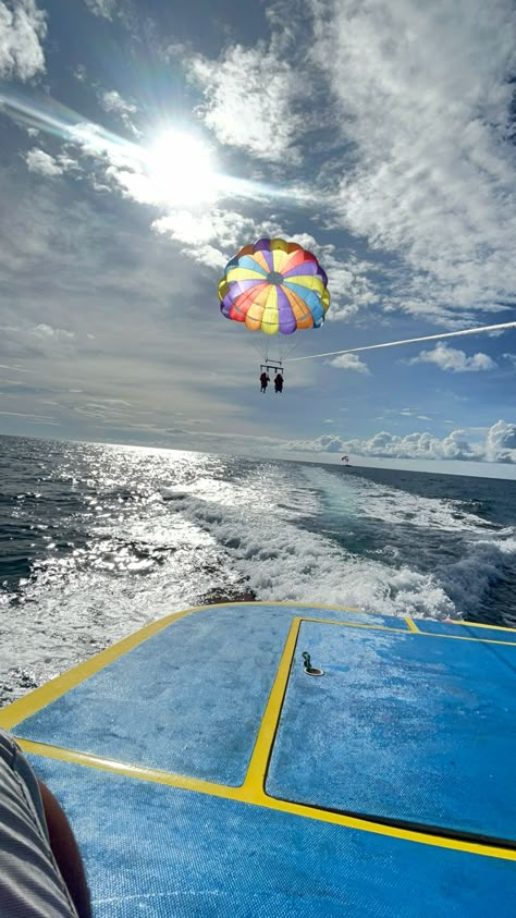 Parasailing Videos, Parasailing Aesthetic, Goa Aesthetic, Yacht Aesthetic, Camping Pics, Beach Instagram Pictures, Best Snapchat, Island Life Style, Parasailing