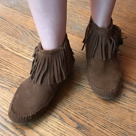 Minnetonka suede fringe zip moccasin booties. Size 7 Suede Fringe, Moccasins, Size 7, Jewelry Watches, Plus Fashion, Outfit Inspo, Fashion Tips, Jeans Shoes, Styling Tips