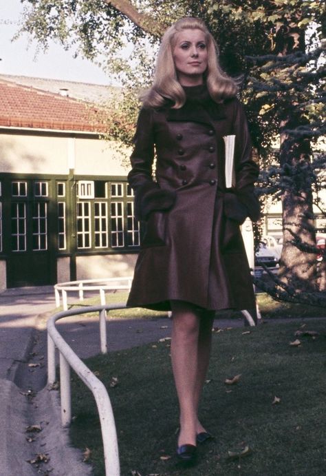 Catherine Deneuve Style, Beau Film, 60’s Style, 60s And 70s Fashion, Septième Art, 20th Century Fashion, Elsa Peretti, Catherine Deneuve, 1960s Fashion