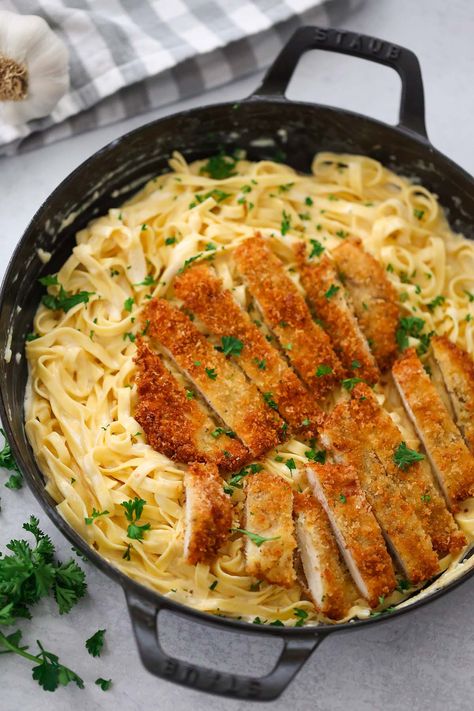 Chicken Alfredo Fettuccine Recipe, Chicken Fettuccine Alfredo, Chicken Fettuccine, Fettuccine Alfredo Recipes, Pasta Fatta In Casa, Alfredo Recipe, Fettuccine Alfredo, Läcker Mat, Think Food