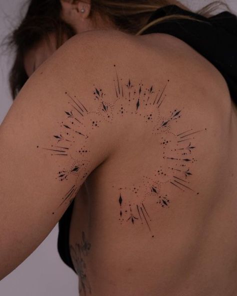 Delicate Feminine Tattoos, Blatt Tattoos, Feminine Shoulder Tattoos, Tattoo Sonne, Circular Tattoo, Dot Tattoos, Choosing Me, Muster Tattoos, Sun Tattoos