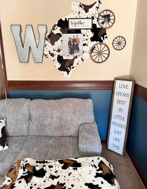 Cowhide On Wall Ideas, Cowhide Rug Living Room, Single Wide Remodel, Ranch House Decor, Warm Home Decor, Single Wide, Teenage Bedroom, Rust Dress, Decor Home Living Room