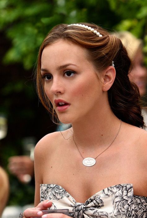 blair waldorf never been marcused - Google Search Blair Waldorf Hairstyles, Blair Waldorf, Gossip Girl, A Dress, A Woman, Hairstyles