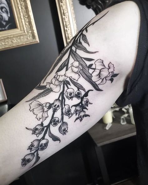 Botanical Witchy Tattoo, Snap Dragons Tattoo, Creepy Botanical Tattoo, Flower Goth Tattoo, Grunge Floral Tattoo, Deadly Flowers Tattoo, Creepy Garden Tattoo, Witchy Flowers Tattoo, Witchy Garden Tattoo