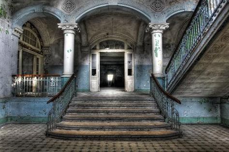 Beelitz Hospital, Heilstätte Door Stairs, Architecture Door, Window Photography, Abandoned Mansion, Home Architecture, House Photo, Muslin Backdrops, Abandoned House, Abandoned Mansions