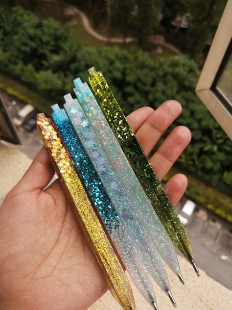 Resin Pen Ideas, Resin Pens Ideas, Resin Mobile Cover, Bling Makeup, Resin Pen, Epoxy Crafts, Islamic Wallpaper Iphone, Diy Resin Projects, Mobile Cover