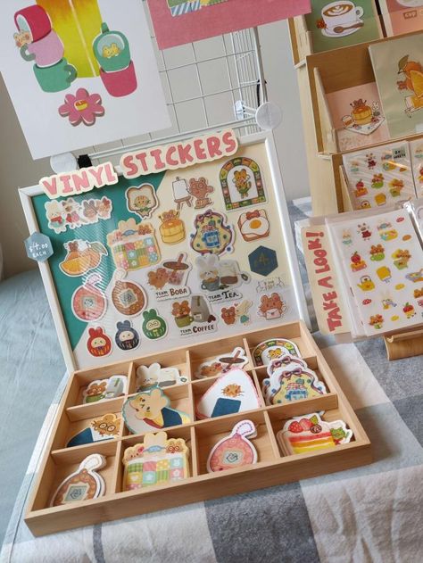 Peg Board Ideas Craft Show, Diy Signs For Craft Booth, Enamel Pin Display Craft Fair, Artist Alley Ideas Products, Art Fair Display Ideas Vendor Booth, Artist Alley Keychain Display, Sticker Vendor Booth, Craft Show Sticker Display, Convention Stand Ideas