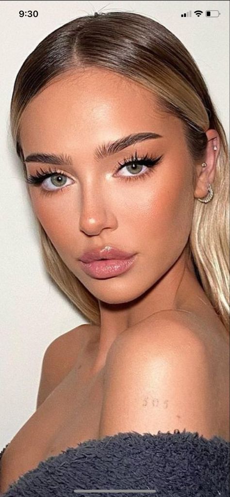 Full Shaped Eyebrows, Fluffy Straight Brows, Straight Arched Eyebrows, Straight Brows Aesthetic, Eyebrow Shaping And Tint, Straight Thick Eyebrows, Straight Brow Tutorial, 2024 Eyebrow Trends, Brow Inspo Natural