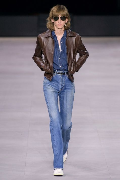 Celine Spring Summer 2020 Men Fashion Show Celine Fashion, Men Fashion Show, Menswear Collection, 가을 패션, Blackpink Fashion, Fashion 2020, Vogue Paris, Max Mara, Designer Collection