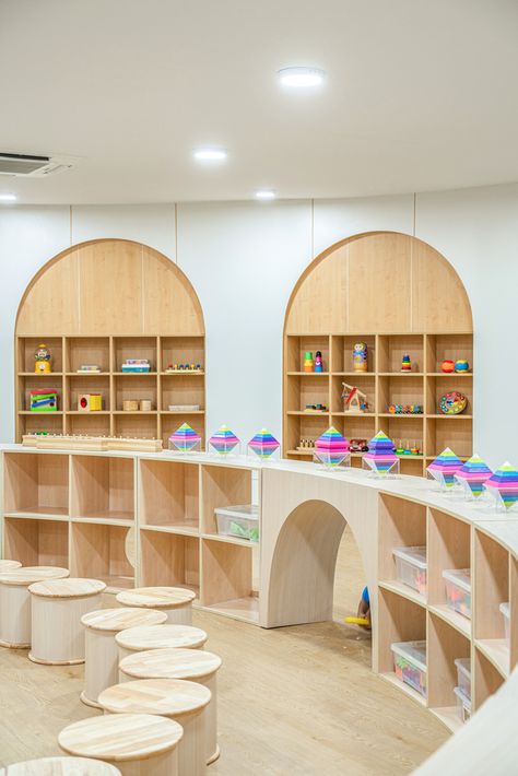 Daycare Interior Design, Child Care Center Design, Kindergarten Library, Kindergarten Interior, Preschool Designs, Classroom Interior, Kids Cafe, Kindergarten Design, Childrens Library