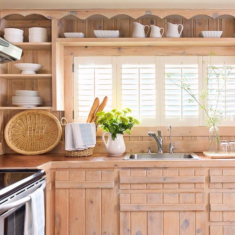 Rustic Look:  This casual, gently distressed look is the perfect theme for a country kitchen. Open shelving allows ample storage and display space without being overtaken by clutter. Unconventional wooden bars serve as door handles while keeping with the cabinets' style. Low Cost Kitchen Cabinets, Modern Konyhatervezés, Ugly Kitchen, Cottage Style Kitchen, Rustic Cabinets, Casa Vintage, Cottage Kitchens, Kitchen Cabinets Makeover, Kitchen Installation