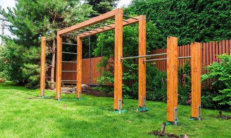 Diy Gymnastics Bar, Diy Monkey Bars, Garden Ladder Ideas, Outdoor Jungle Gym, Bar Ladder, Backyard Jungle Gym, Ladder Ideas, Backyard Fort, Garden Ladder