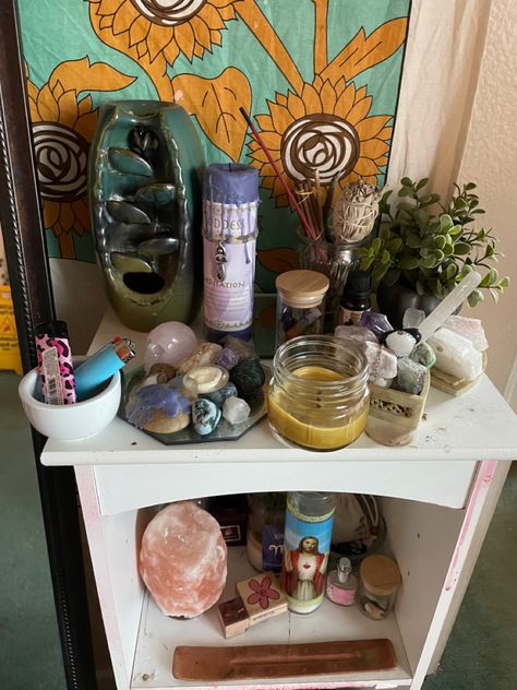 #crystals #spiritualawakening #aesthetic Crystal Shelf Aesthetic, Crystal Altar Sacred Space, Crystal Corner, Spiritual Vibes, Tea Station, Spell Books, Crystal Altar, Crystal Shelves, Moon Witch