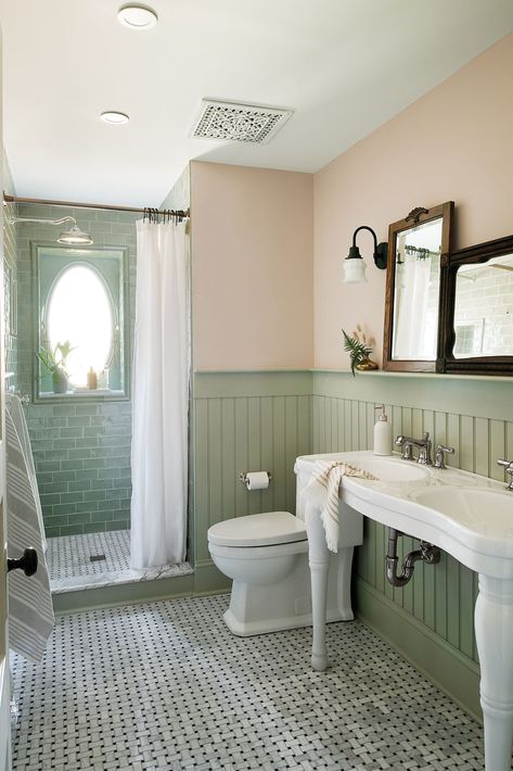 Designing Vintage-Inspired Bathrooms - This Old House Colonial Bathroom, Vintage Inspired Bathroom, Old Bathroom, Cottage Bathroom, Dutch Colonial, Style Cottage, Family Bathroom, Green Bathroom, Bathroom Renos