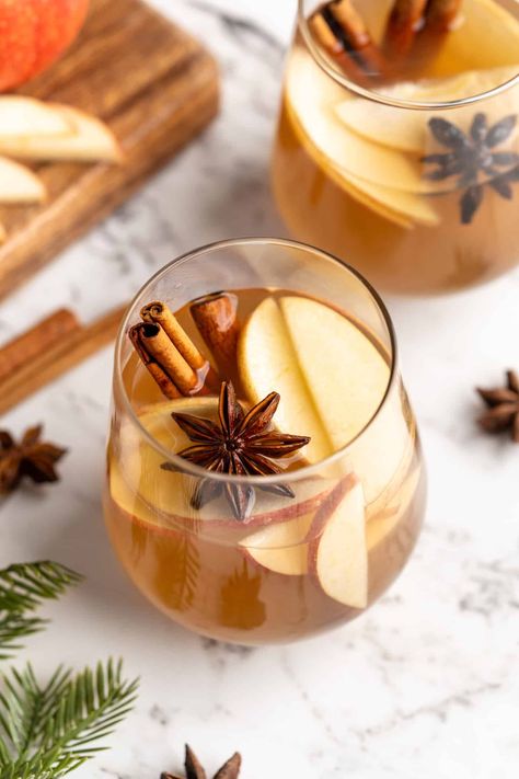 Hot Spiced Apple Cider will warm you up this holiday season! It’s made in your slow cooker so your house will smell divinely fragrant while it simmers away, and it tastes absolutely amazing! Apple Cider Ideas, Hot Apple Cider Aesthetic, Hot Drink Photography, Apple Cider Recipe Homemade, Hot Cider Bar, Hot Cider Recipe, Cider Old Fashioned, Hot Spiced Apple Cider, Hot Christmas Drinks