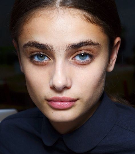 Taylor Hill.   Full size (904 × 1032). Glitter Makeup Looks, Eyebrow Growth Serum, Taylor Marie Hill, Eyebrow Growth, Celebrity Faces, Thick Eyebrows, Natural Eyebrows, Taylor Hill, Model Face